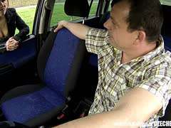 Sie ist für 20 Euro zum ficken im Auto bereit (2)